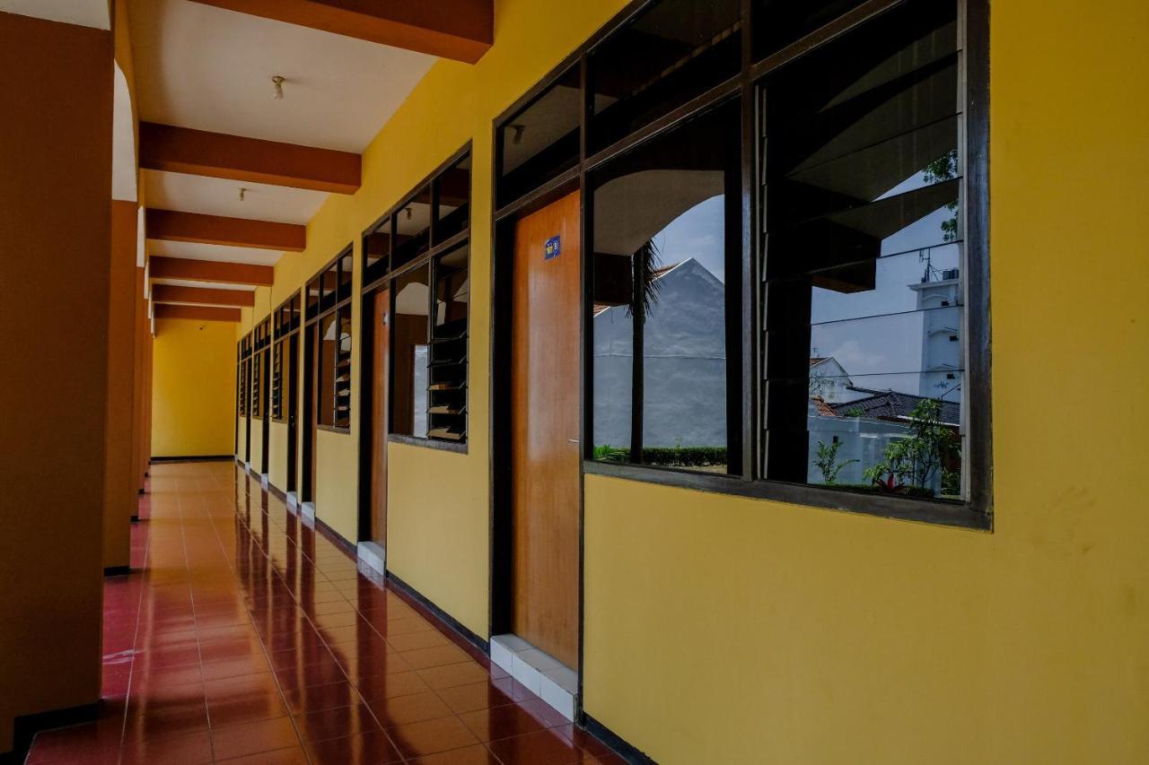 Oyo 1342 Uniga Malang Family Residence Exterior photo