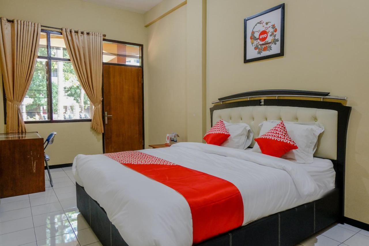 Oyo 1342 Uniga Malang Family Residence Exterior photo