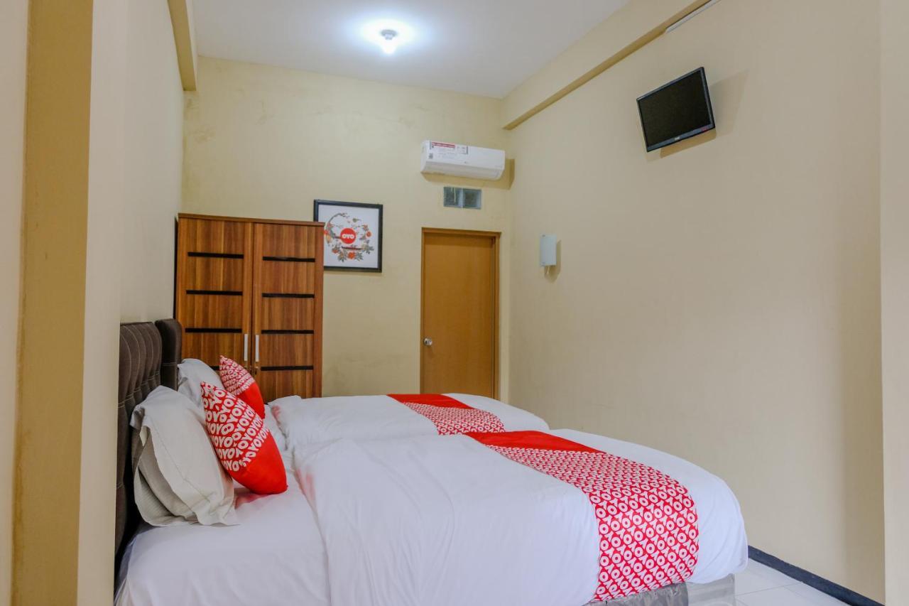 Oyo 1342 Uniga Malang Family Residence Exterior photo