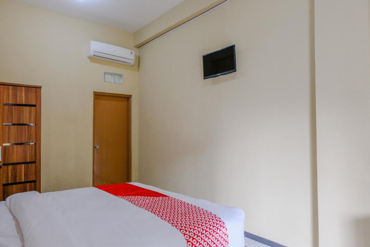 Oyo 1342 Uniga Malang Family Residence Exterior photo